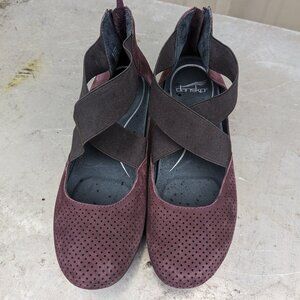 Dansko Laura Nubuck Cross Strap Perforated Wedge Shoes PURPLE Womens 40